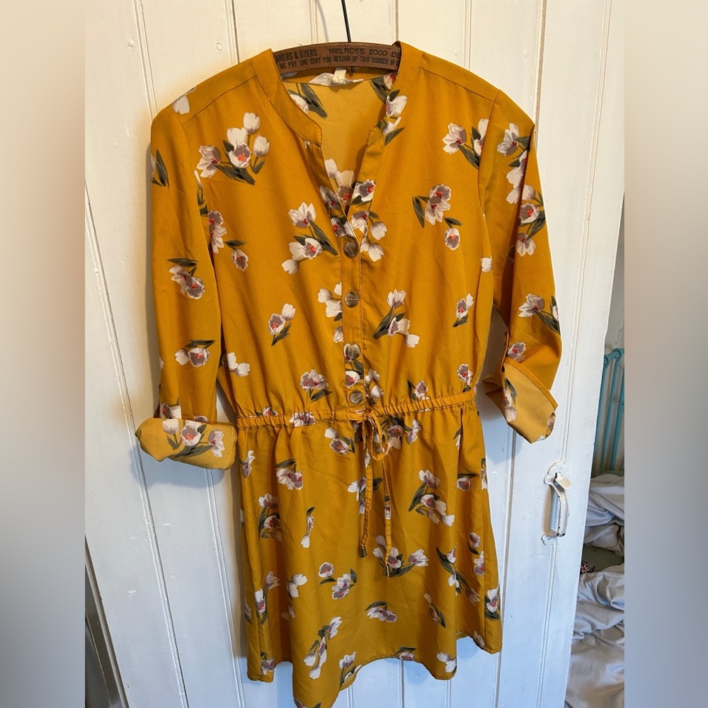 (3/$20) Mint of blush small yellow Floral long sleeve button down mini Dress